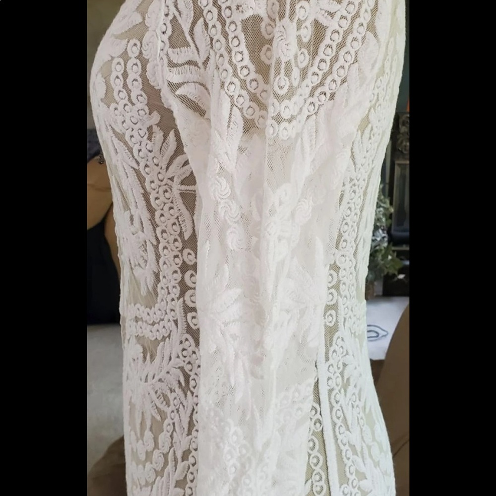 Express Lace Top - Picture 2 of 4